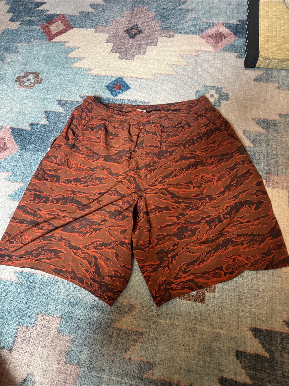 LULULEMON Men’s Orange Black Camo Workout Shorts Size Medium 8” Inseam